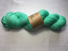 Load image into Gallery viewer, I Bee weaving | fingering weight | Baby Bee | 85% SW Fine Merino 15% Nylon | 400m | 100g