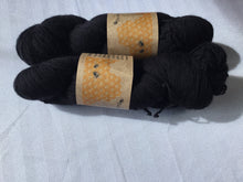 Load image into Gallery viewer, i Bee weaving | Fingering | Peacock Butterfly |  70% Merino, 20% Cashmere, 10% Nylon | 463 yards | 100 grams