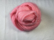 Load image into Gallery viewer, I bee weaving / lace / Mo’hair | 72% Mohair and 28% silk | 459 yds 50 g