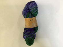 Load image into Gallery viewer, i Bee weaving | Worsted | Drone Bee | 100% SW Merino | 200 yards | 110 grams