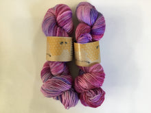 Load image into Gallery viewer, I Bee weaving | Fingering | Forager Bee | 75% SW Merino, 25% Nylon | 440 yards | 100 grams