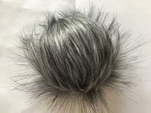 Load image into Gallery viewer, Pompoms - Faux fur - vegan