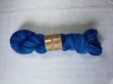 Load image into Gallery viewer, I Bee weaving | Worsted Weight | Bernina | 100% SW Fine Merino | 205m | 100 g