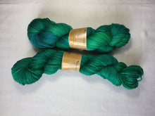 Load image into Gallery viewer, i Bee weaving | Fingering | Bombyx Mori | 60% Merino, 40% Silk | 465 yards | 100  grams