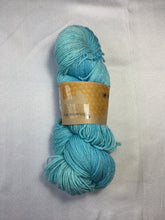 Load image into Gallery viewer, i Bee weaving | Fingering | Queen Bee - Silver | 84% SW Merino, 16% Stellina | 425 yards | 115 grams