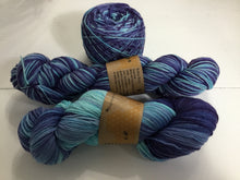 Load image into Gallery viewer, I Bee weaving | fingering weight | Baby Bee | 85% SW Fine Merino 15% Nylon | 400m | 100g