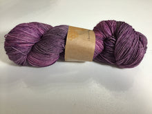 Load image into Gallery viewer, I Bee weaving | fingering weight | Baby Bee | 85% SW Fine Merino 15% Nylon | 400m | 100g