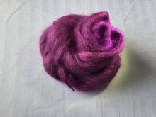 Load image into Gallery viewer, I bee weaving / lace / Mo’hair | 72% Mohair and 28% silk | 459 yds 50 g