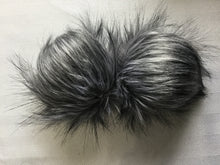 Load image into Gallery viewer, Pompoms - Faux fur - vegan