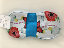 Load image into Gallery viewer, Honeysuckle Cottage Microwave mitt