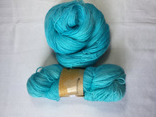 Load image into Gallery viewer, I Bee weaving | Fingering | Pampering Panda | 70% SW Merino 20% Bamboo 10% Nylon | 472yds | 115g