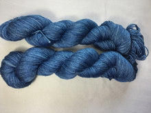 Load image into Gallery viewer, i Bee weaving | Fingering | Bombyx Mori | 60% Merino, 40% Silk | 465 yards | 100  grams