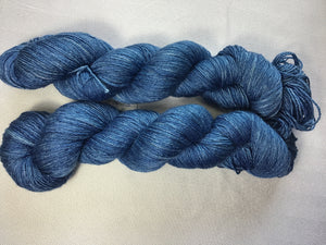 i Bee weaving | Fingering | Bombyx Mori | 60% Merino, 40% Silk | 465 yards | 100  grams