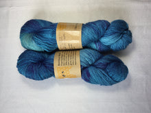 Load image into Gallery viewer, i Bee weaving | Fingering | Bombyx Mori | 60% Merino, 40% Silk | 465 yards | 100  grams