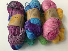 Load image into Gallery viewer, I Bee weaving | Fingering | The Silk Road | 70% SW Merino 30% Silk | 383yds 115g