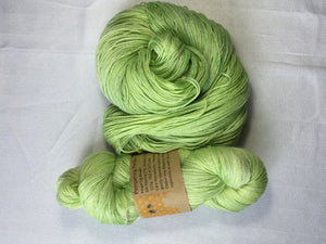 I Bee weaving | Fingering | Pampering Panda | 70% SW Merino 20% Bamboo 10% Nylon | 472yds | 115g